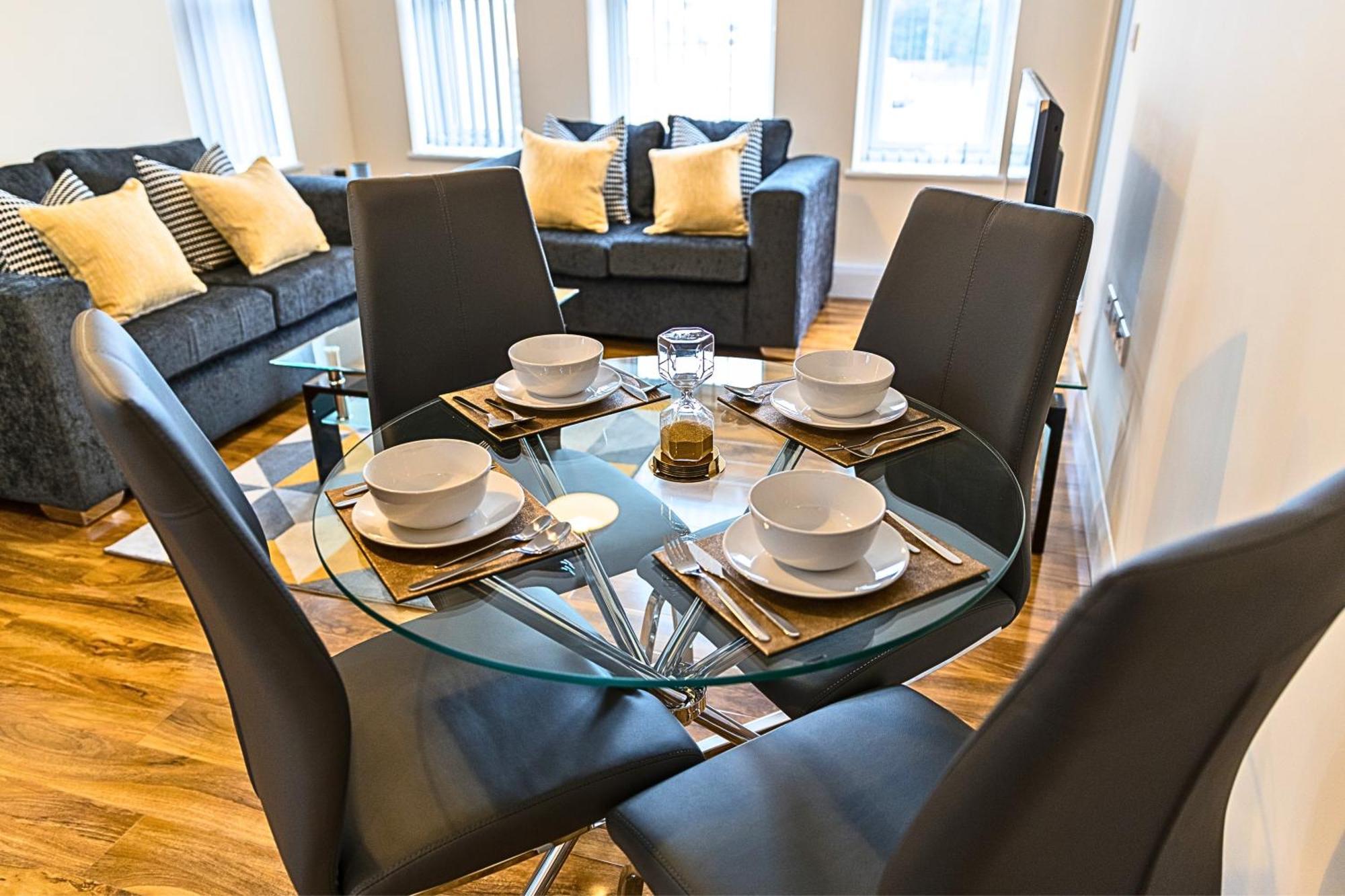 Heathrow Rare Find 2 Bedroom Plus 2 Bathroom Flat - Sleeps 6- Free Parking- Close To Heathrow Terminals-Quiet Development Stanwell Exterior foto